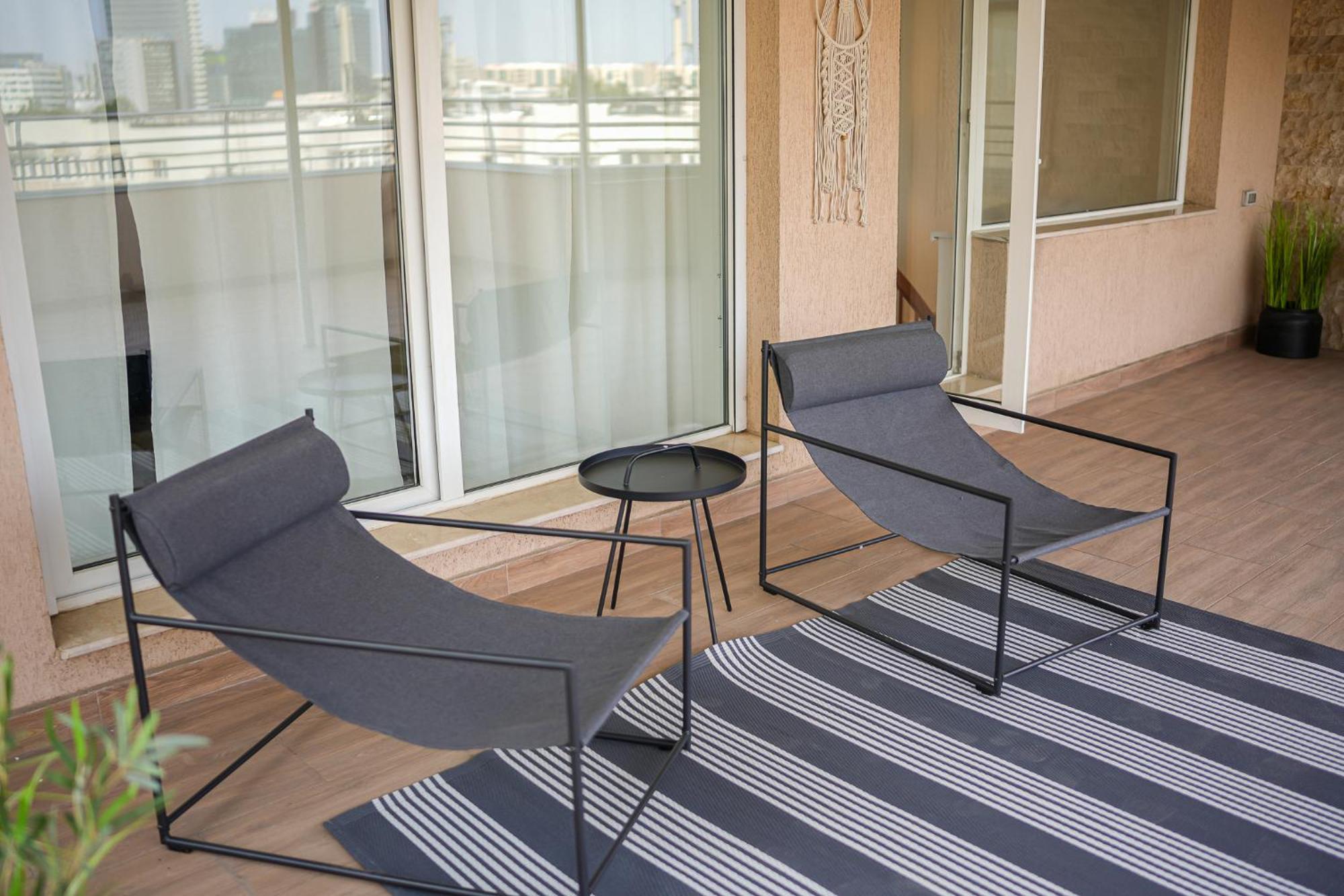 Penthouse With Huge Rooftop Terrace & City View Bucureşti Exterior foto